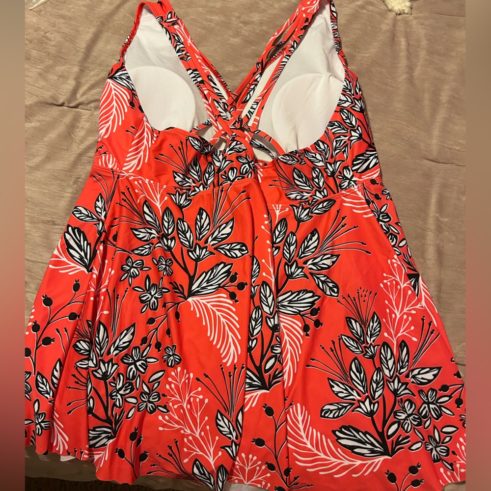 Plus Size Tankini Top - Picture 7 of 12